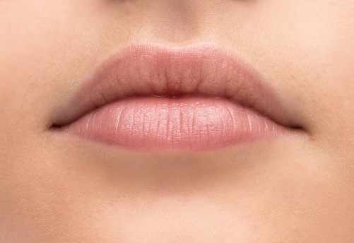what causes chapped lips, 4 reasons your lips are dry